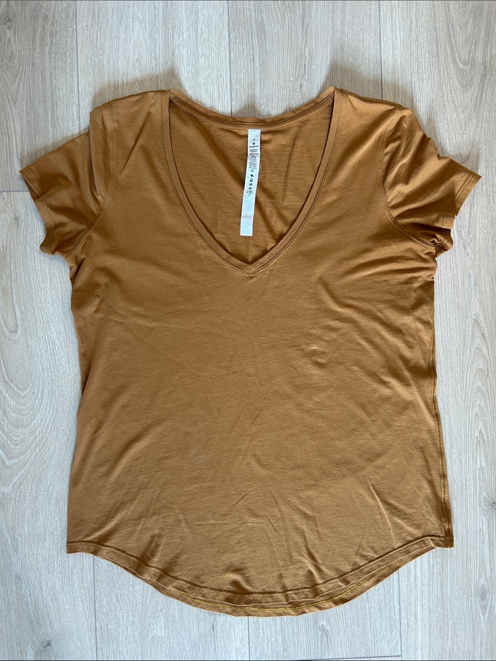 lululemon athletica Love v-neck Tee - size 4